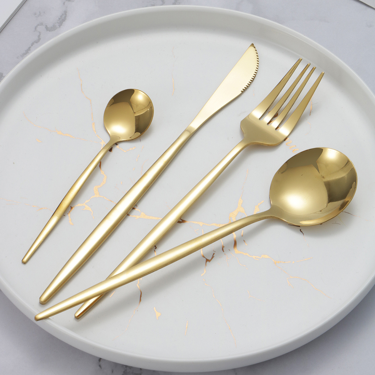 24PCS Customized Portuguese Hot Style Elegant Tableware Gold Plated Stainless Steel Spoon And Fork Set Cutlery