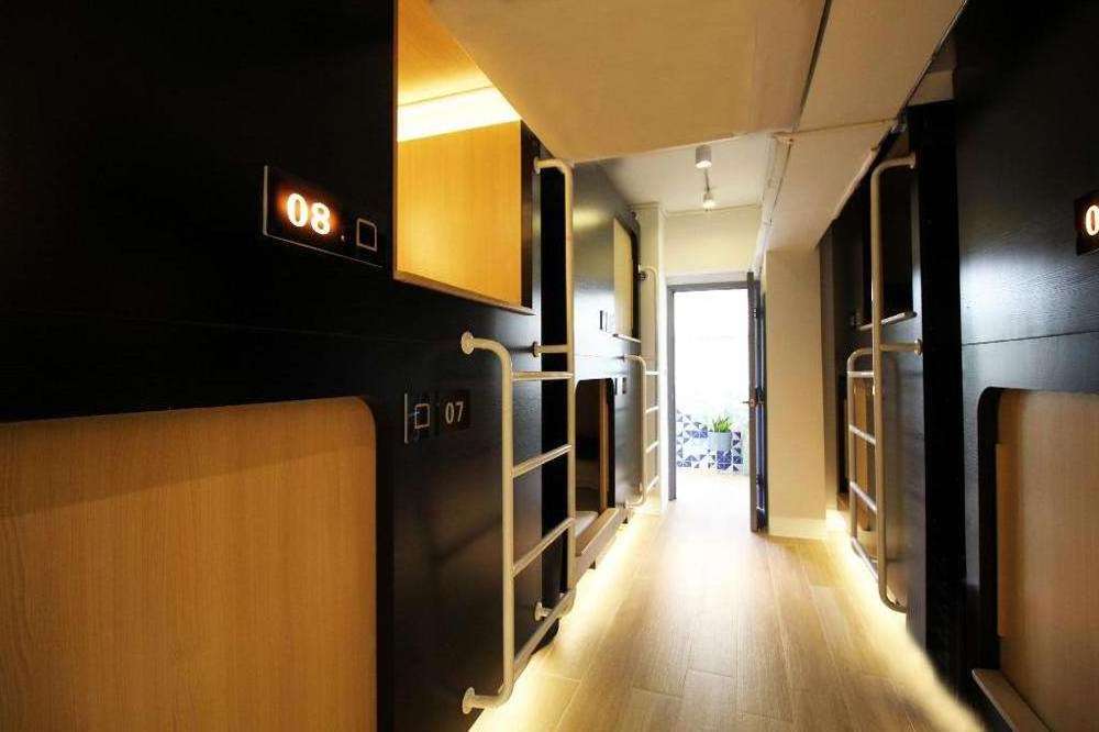 Xijiayi Wooden Single or Double Capsule Bed Hostel Capsule Hotel Furniture