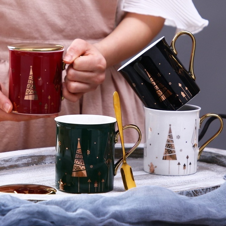 new arrival  slap-up multicolor Christmas theme snowflake pine snowman gold gilded ceramic mug with golden lid and handle