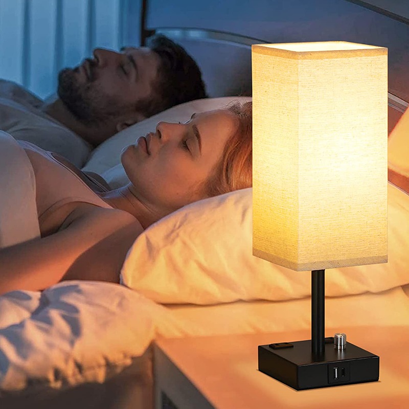 High Quality Fabric Shade Bed Side Desk Lamp Classical Vintage Table Lamp With 2 USB & 2 Sockets