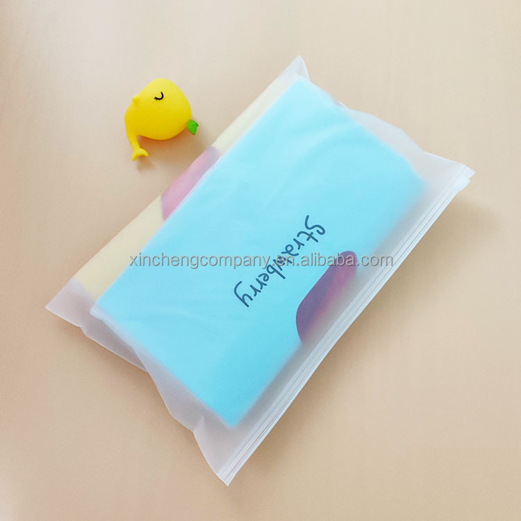 Wholesale EVA PE Ziplock Poly Bags 35*45cm Zip Lock Frosted  Zipper Plastic Garment Clothes Hoodies Packaging Bag With Gold Logo