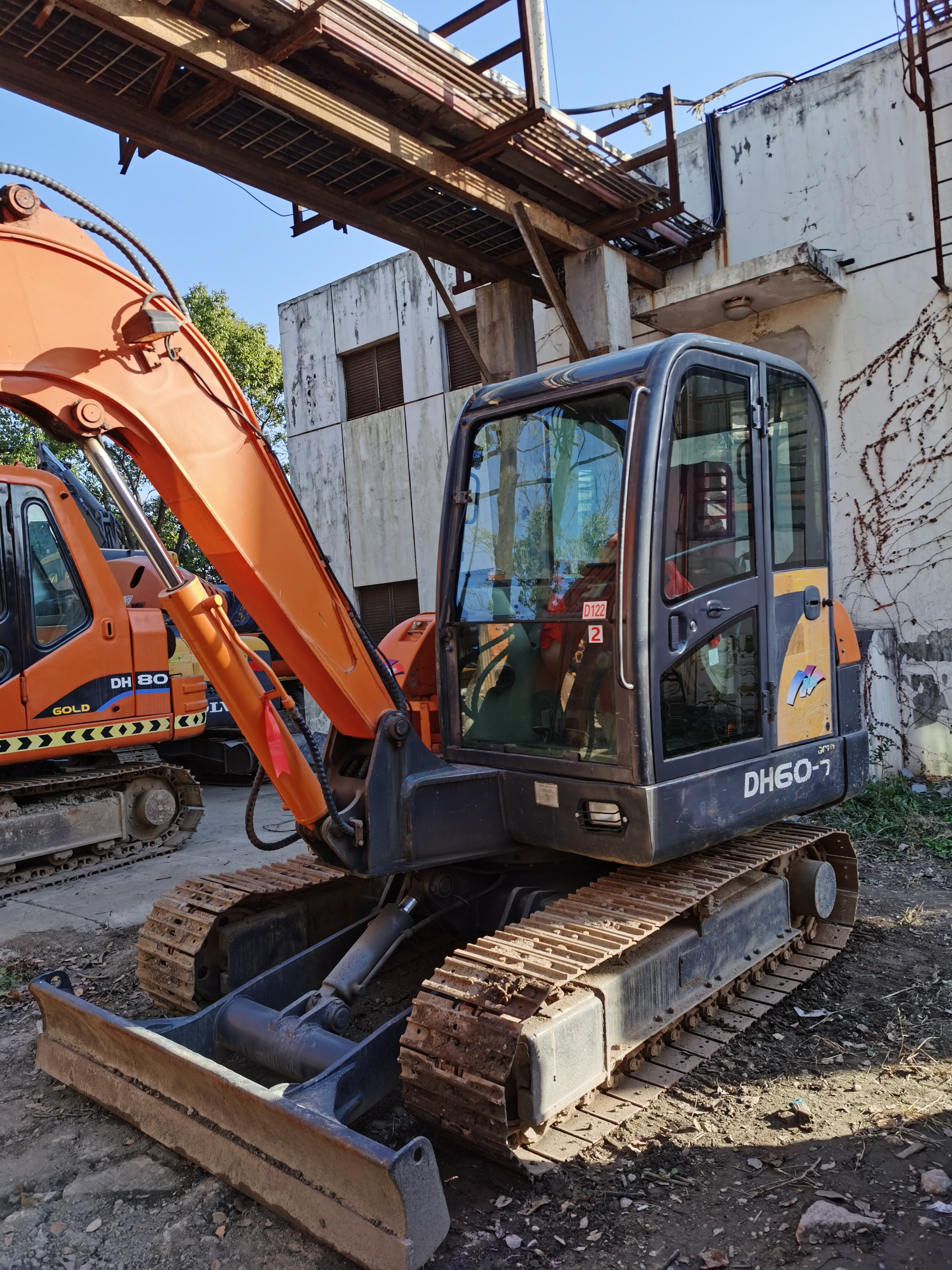 HOT SELLING DOOSAN Used Excavator 6ton Hydraulic Mini digger DH60-7 With Cheap Price for sale in shanghai