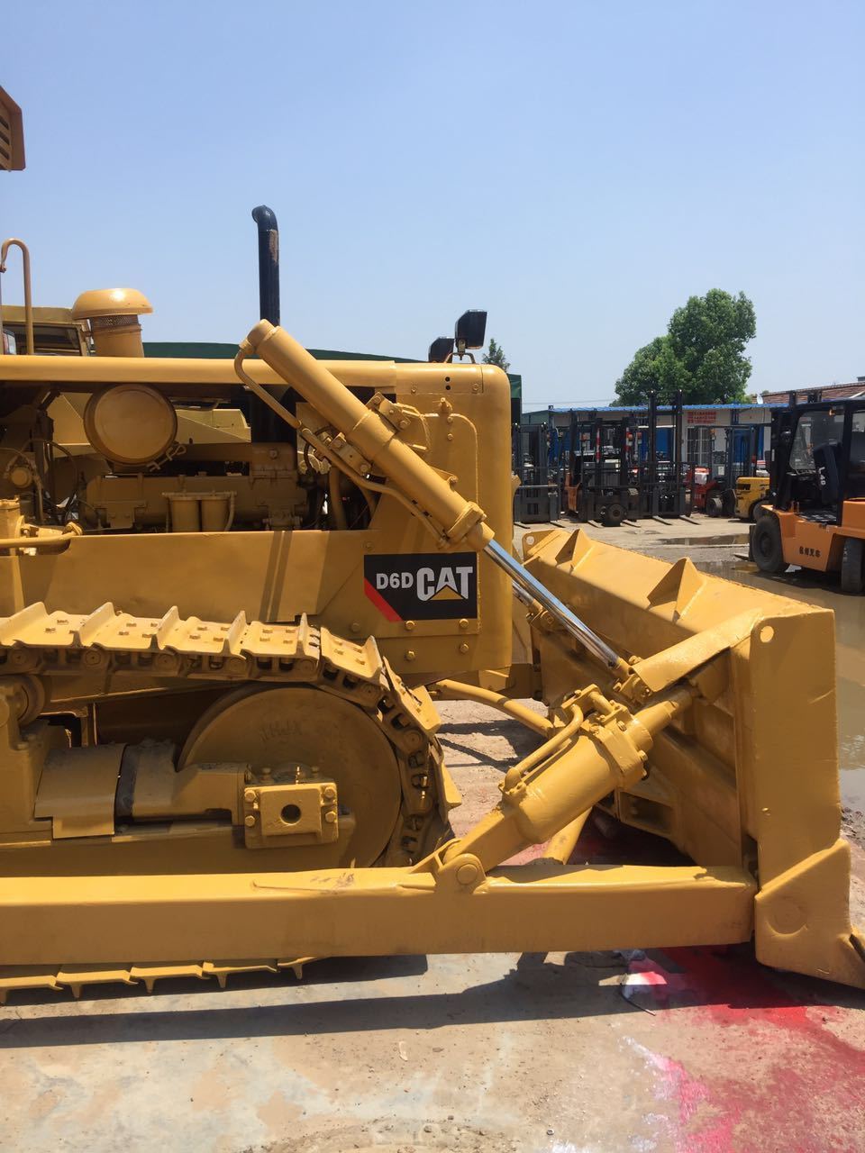 hot selling  japan Caterpillar Bulldozer cat d6d d6r Used Bulldozer cat d6d  for sale in shanghai