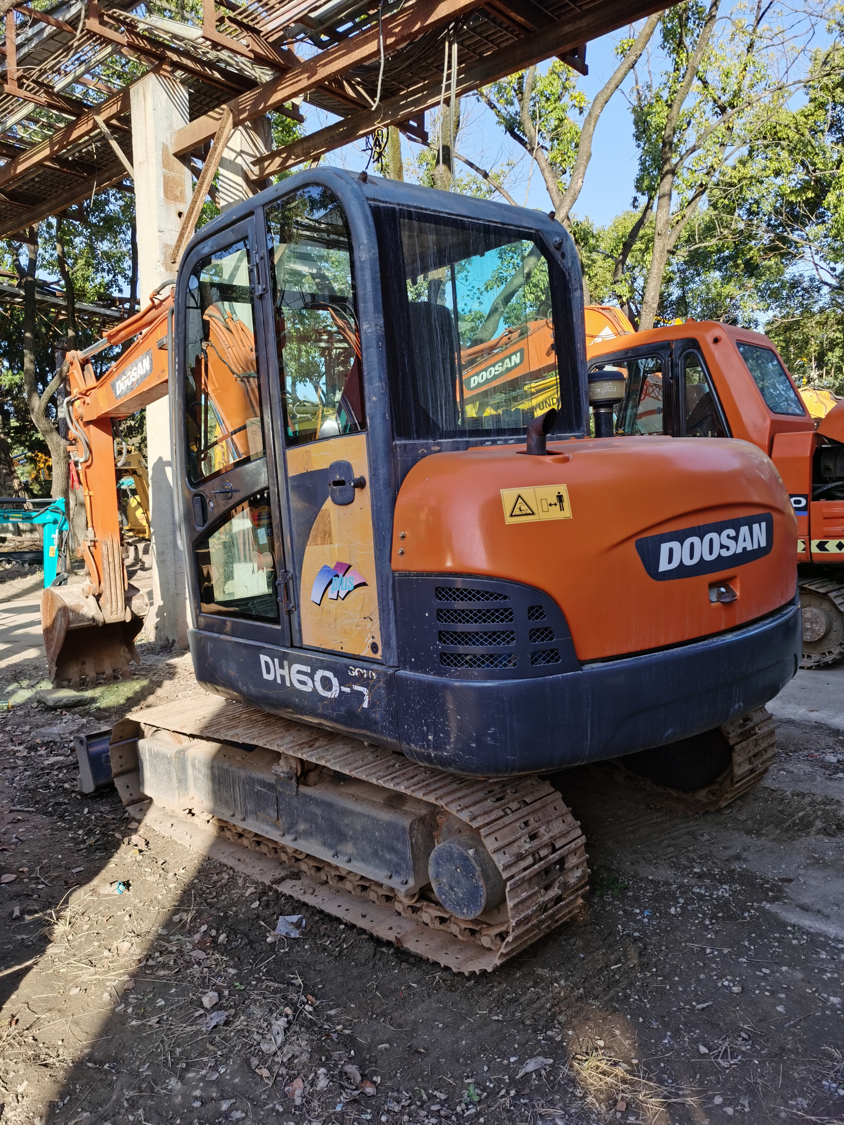 HOT SELLING DOOSAN Used Excavator 6ton Hydraulic Mini digger DH60-7 With Cheap Price for sale in shanghai