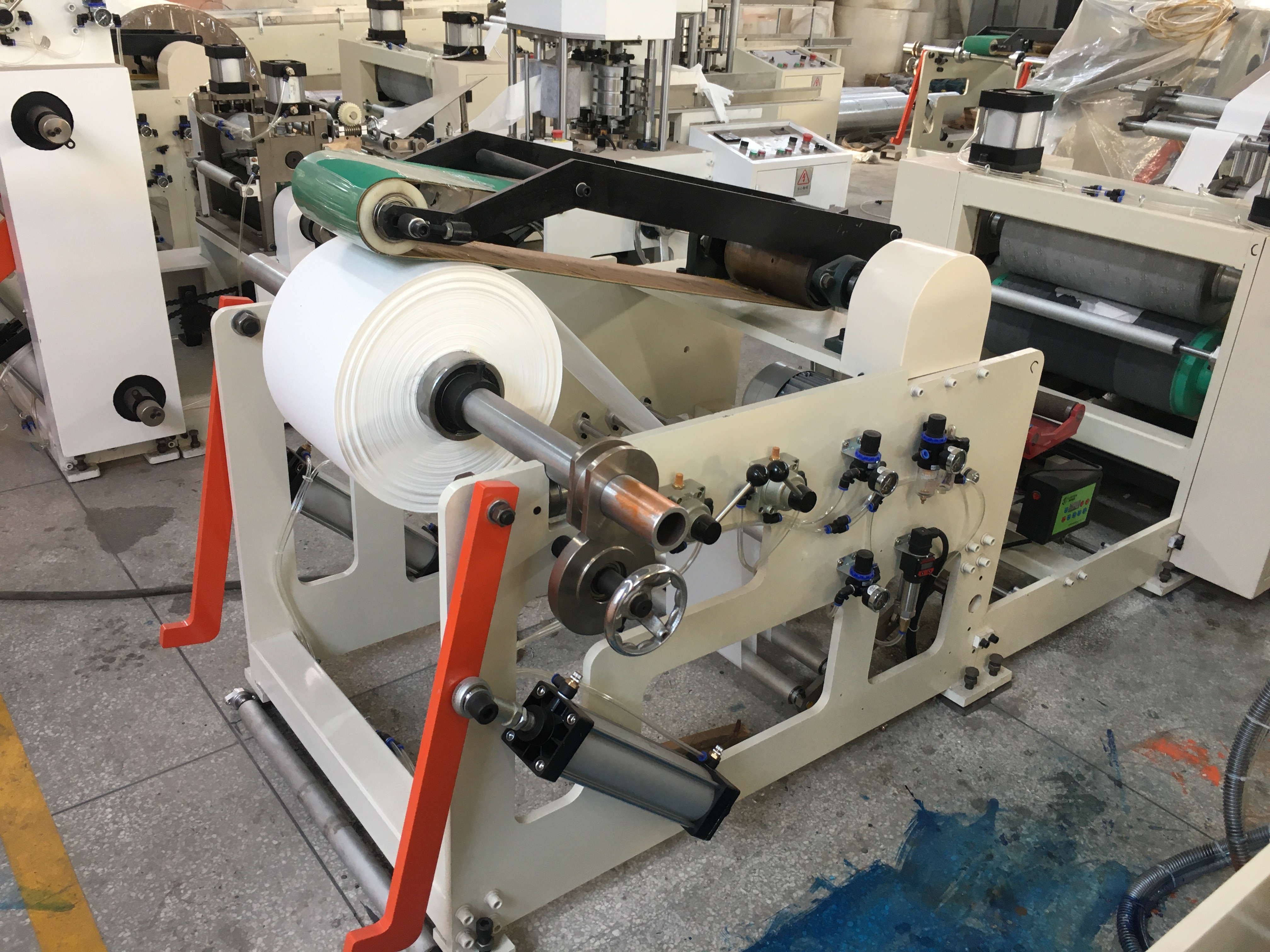 1/4 folding non-woven tissue napkin paper converting machine