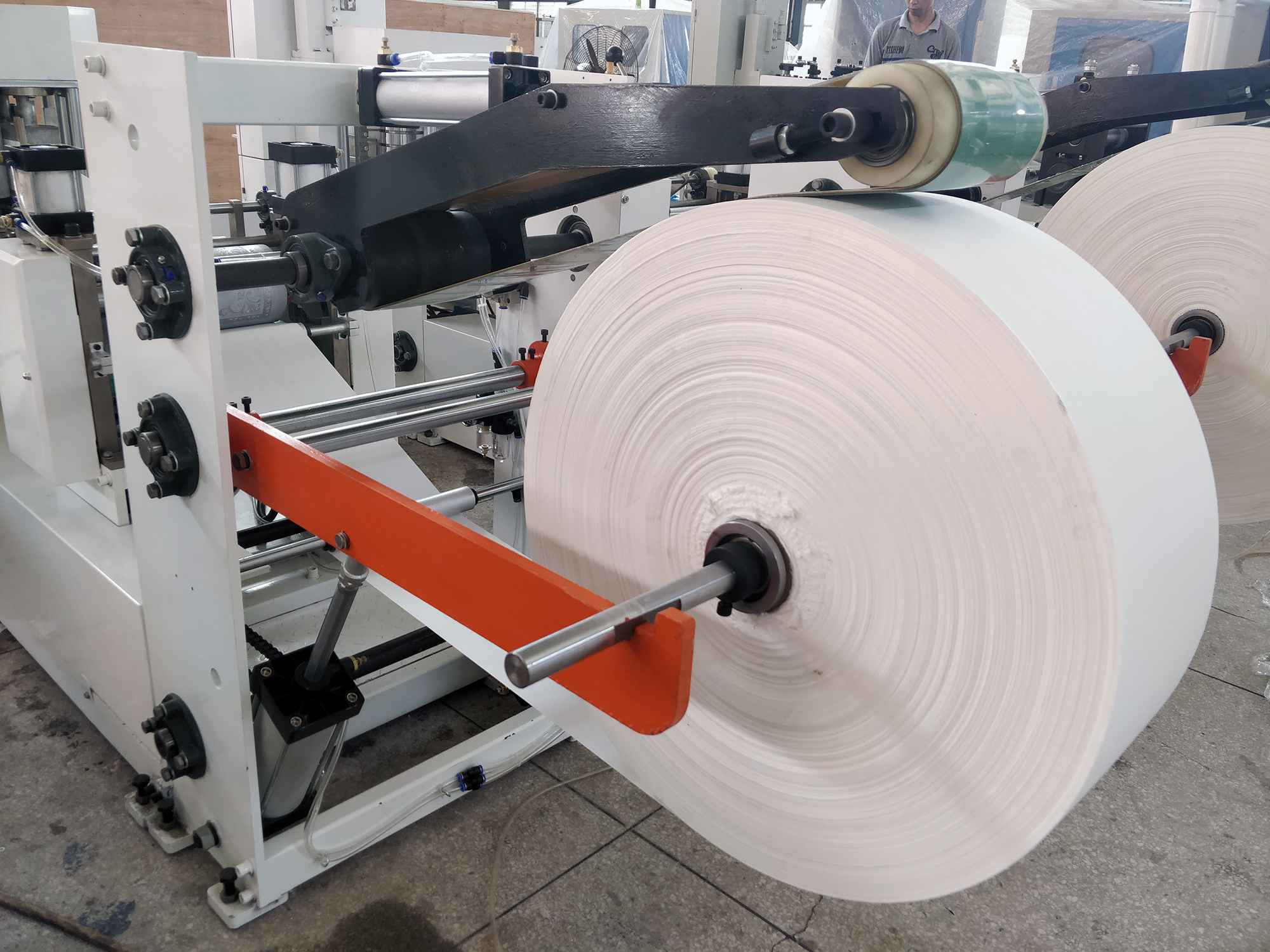 China supply low cost paper napkin automatic folding making machine