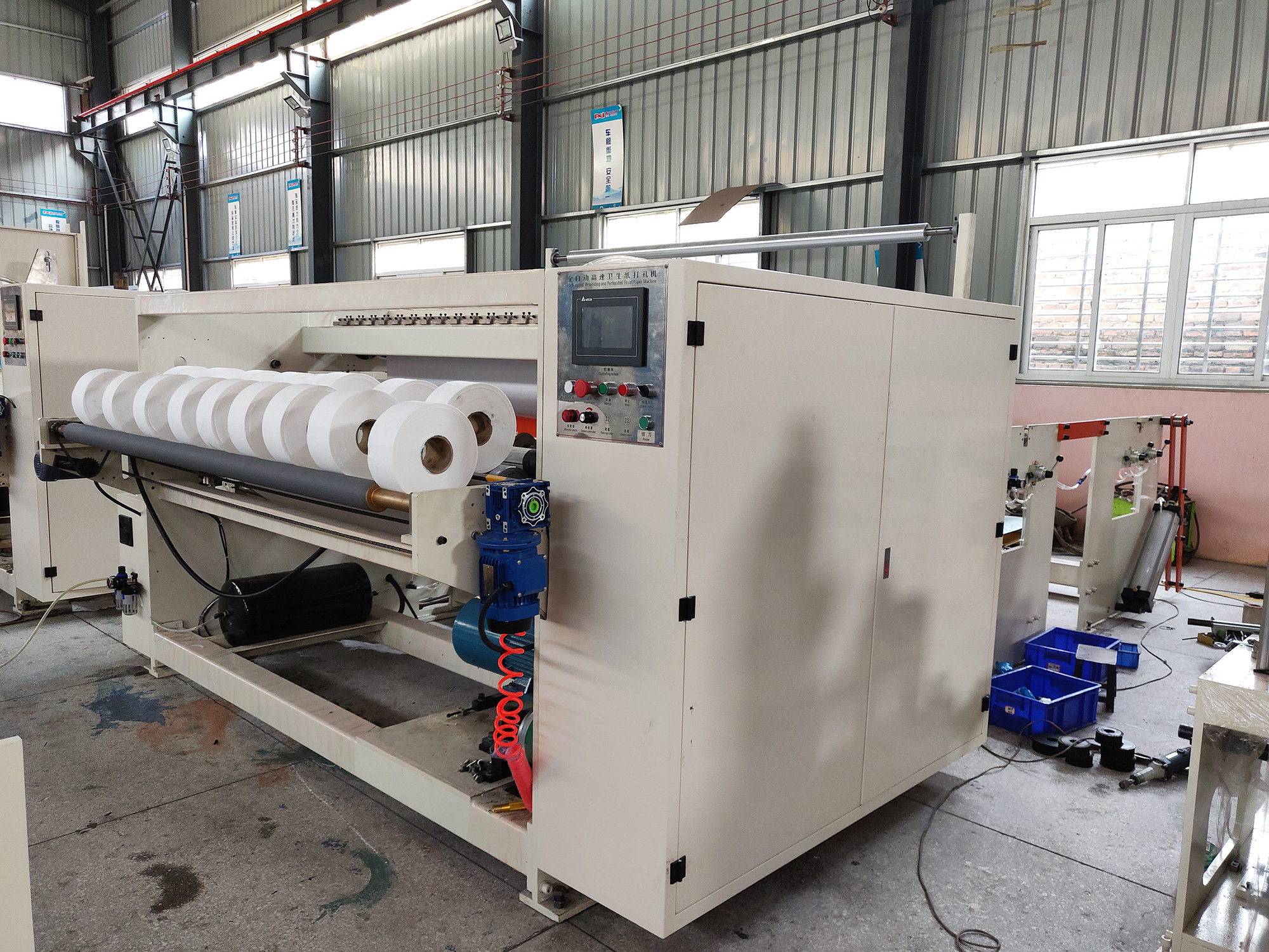 Automatic Jumbo Roll Paper Rewinding And Slitting Machine Paper Roll Cutter Slitter Rewinder Paper Roll Perforation Machine