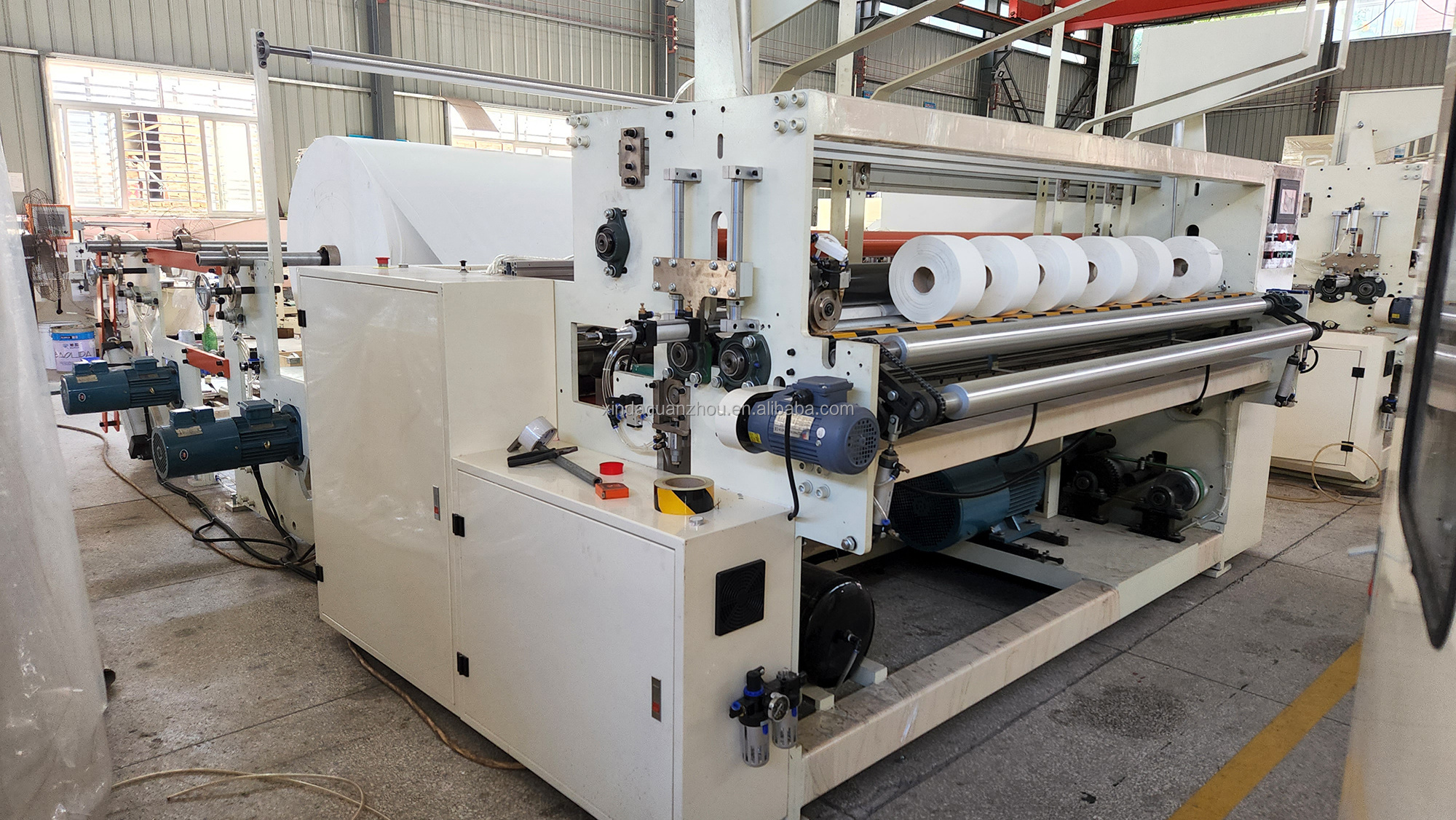 Automatic Jumbo Roll Paper Rewinding And Slitting Machine Paper Roll Cutter Slitter Rewinder Paper Roll Perforation Machine