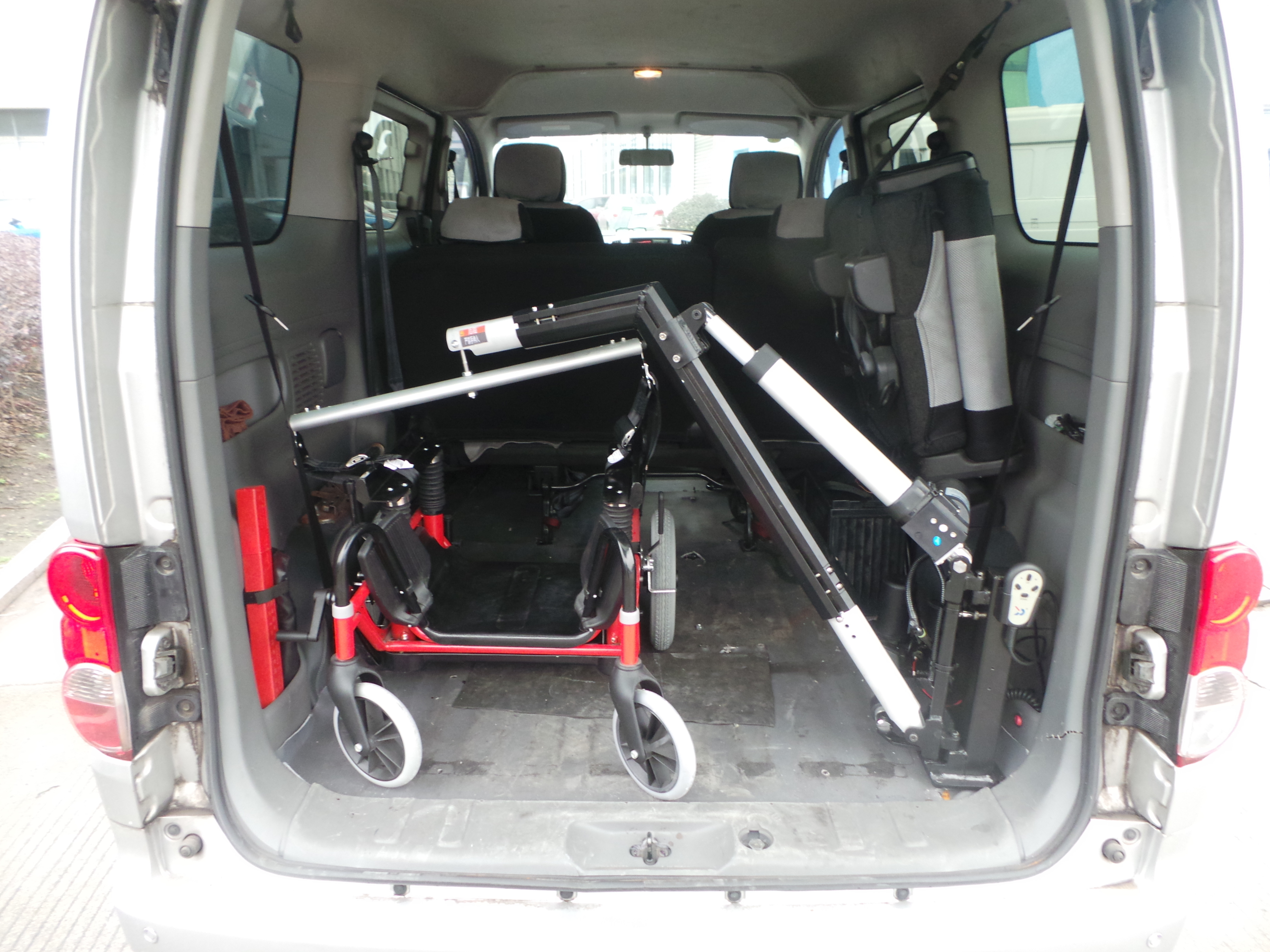 Car Trunk Wheelchair Hoist Cantilever Crane Lift Wheelchair Into Car Trunk Loading Capacity 100kg Emark Certified