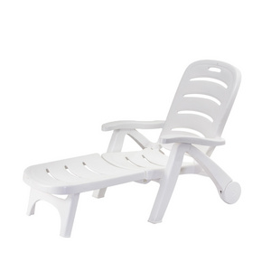 Wholesale cheap lightweight outdoor beach plastic folding lounge chair