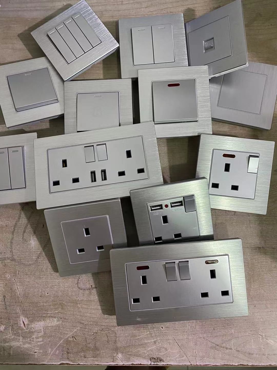 UK sockets and switches electric switch board wall  with usb socket  plug2 3 4 gang and light switches