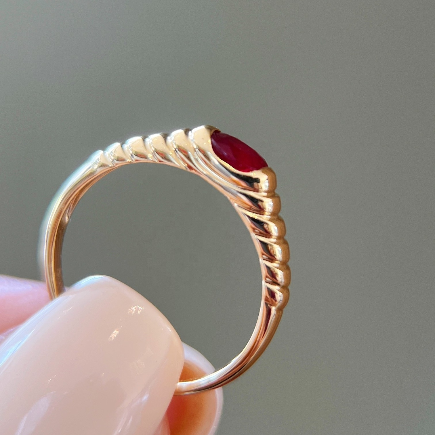 Xinfly 18K Solid Gold Ingot Ruby Fashion Design Oval Ring Jewelry For Women