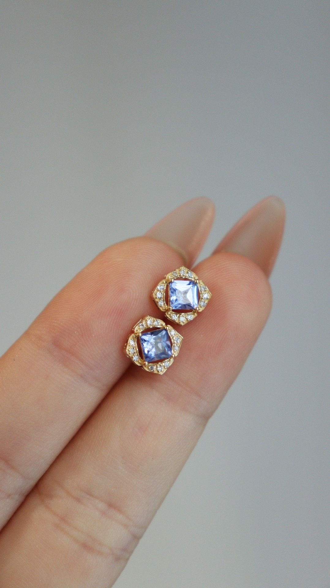 Xinfly Wholesale Au750 Fine Jewelry Classic Diamond 18K Real gold Blue Tanzanite Princess Square Stud Earrings