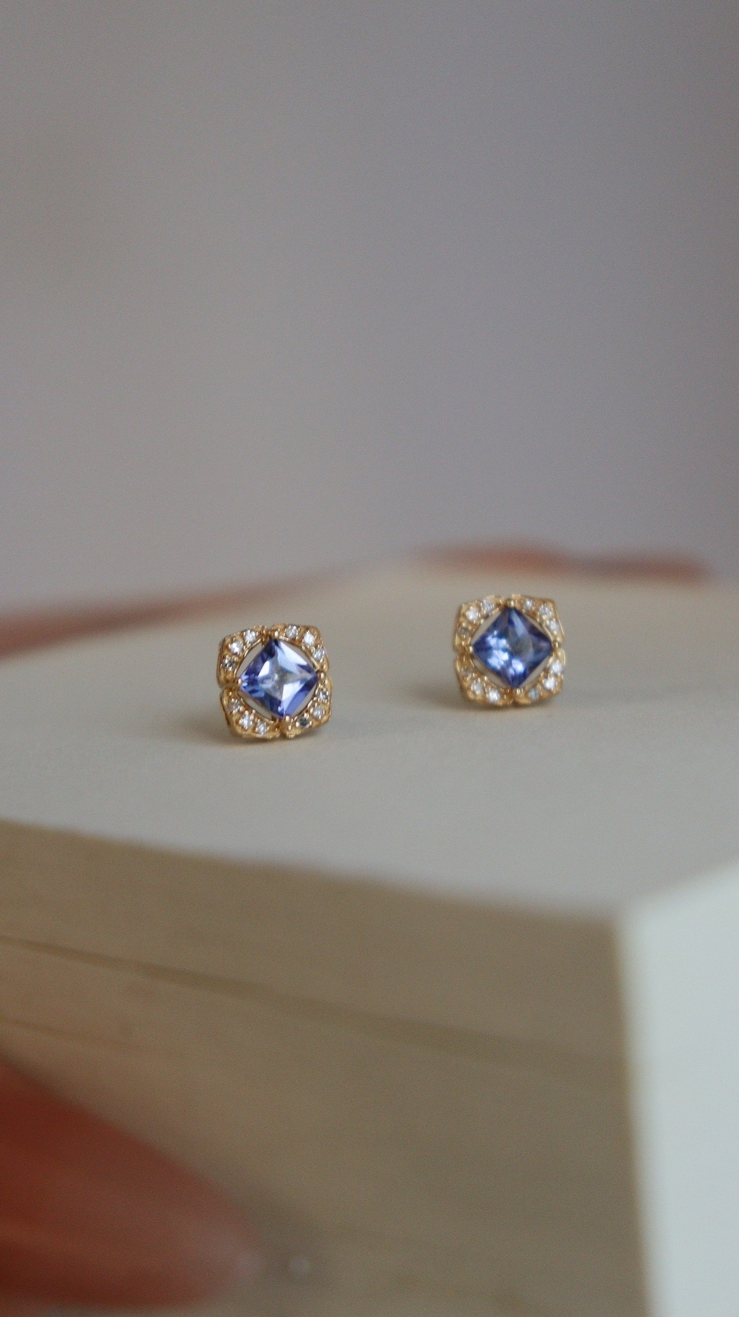 Xinfly Wholesale Au750 Fine Jewelry Classic Diamond 18K Real gold Blue Tanzanite Princess Square Stud Earrings