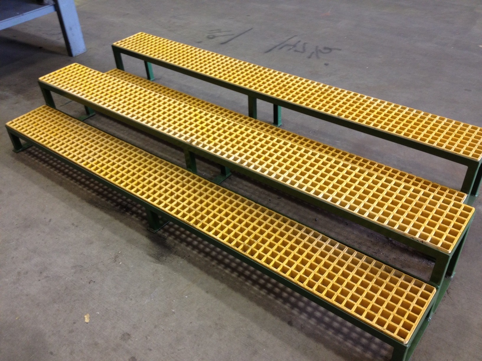 Factory wholesale 25mm*25mm frp grating stair treads fiberglass  tree grate  frp grating bunnings walkway price