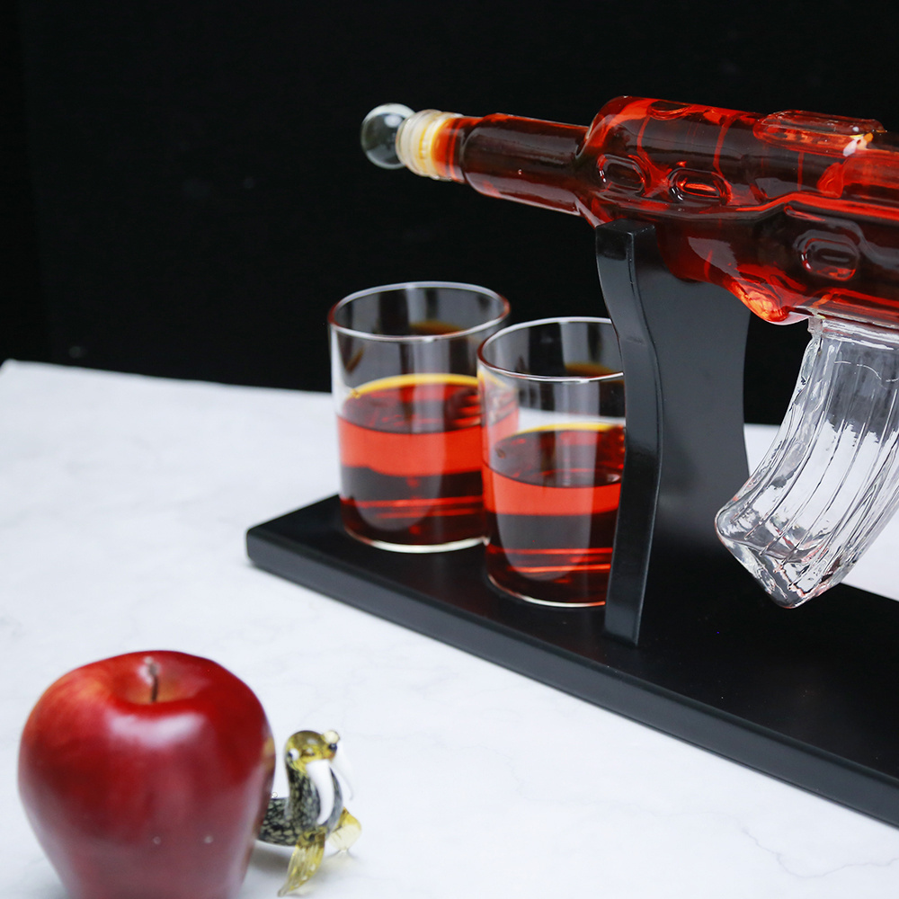 Handmade glass bottle decanter ak 47 vodka  gun shape bottle glass whiskey decanter and glasses sets aK 47 vodka