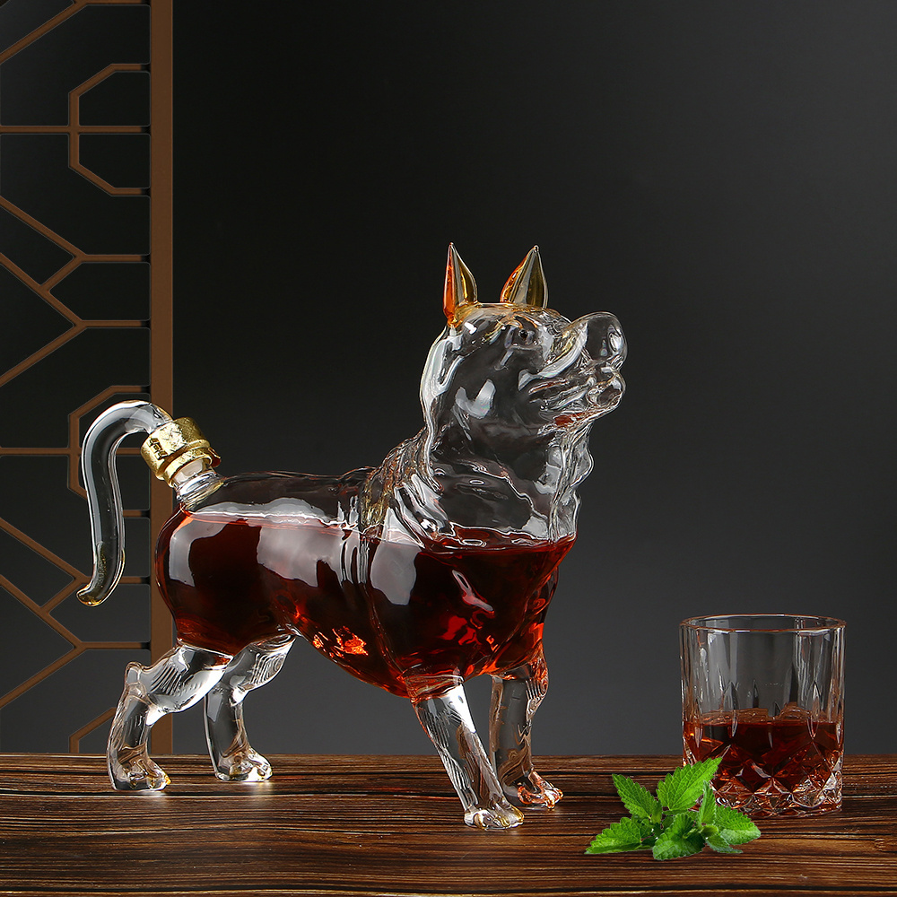 High end Borosilicate Dog Shaped Alcohol Bottle Handblown Glass Animal Wine Bottle Whisky Decanter