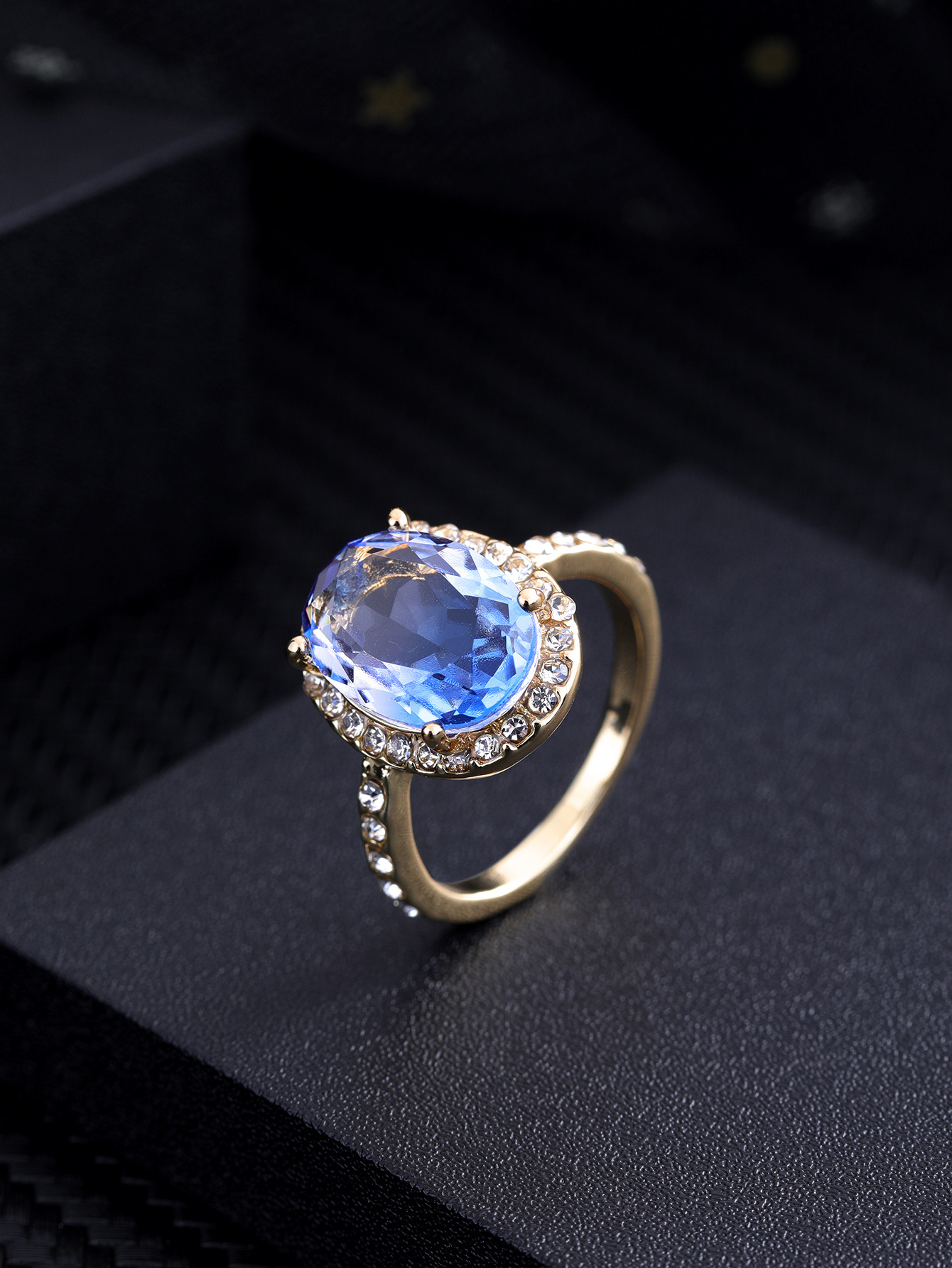 Jewelry European exquisite elegance classic style round royal blue diamond Heart of the Sea ring for women