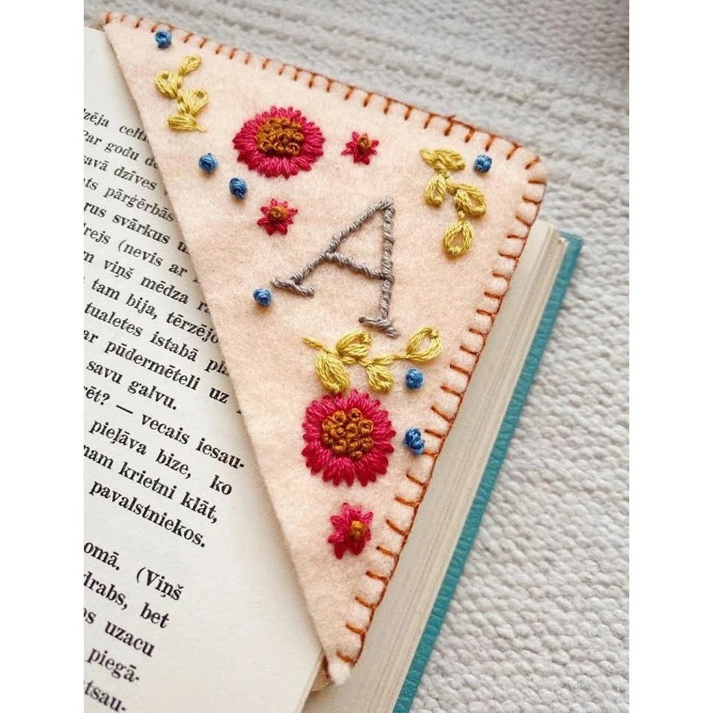 Personalized 26 Letters Cute Flower Embroidery Stitched Triangle Book Marker Clip Hand Embroidered Corner Bookmark