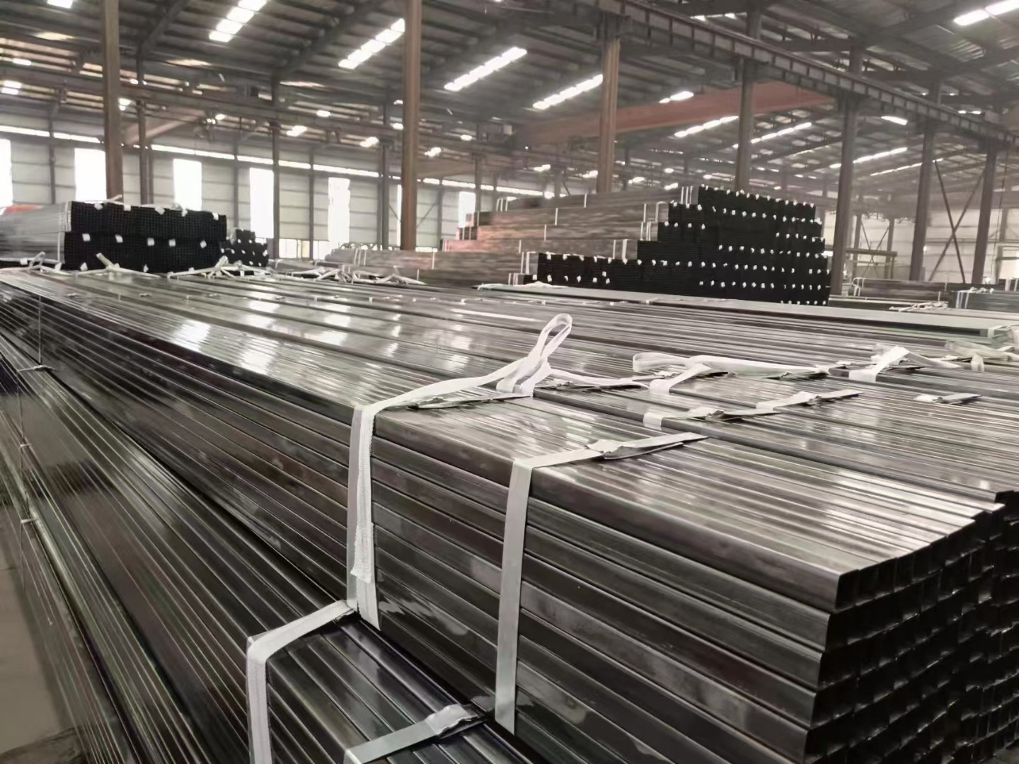 Factory Direct Sales Black Furniture Square Hollow Steel Metal Pipe Profiles 10*10 100*100 Iron Furniture Welded Steel Pipes