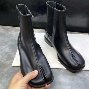 XINZI RAIN Low MOQ Custom Chelsea Ankle Boots Fashion Split Toe Real Leather 2.5cm Rubber Sole Women Tabi Boots For Winter