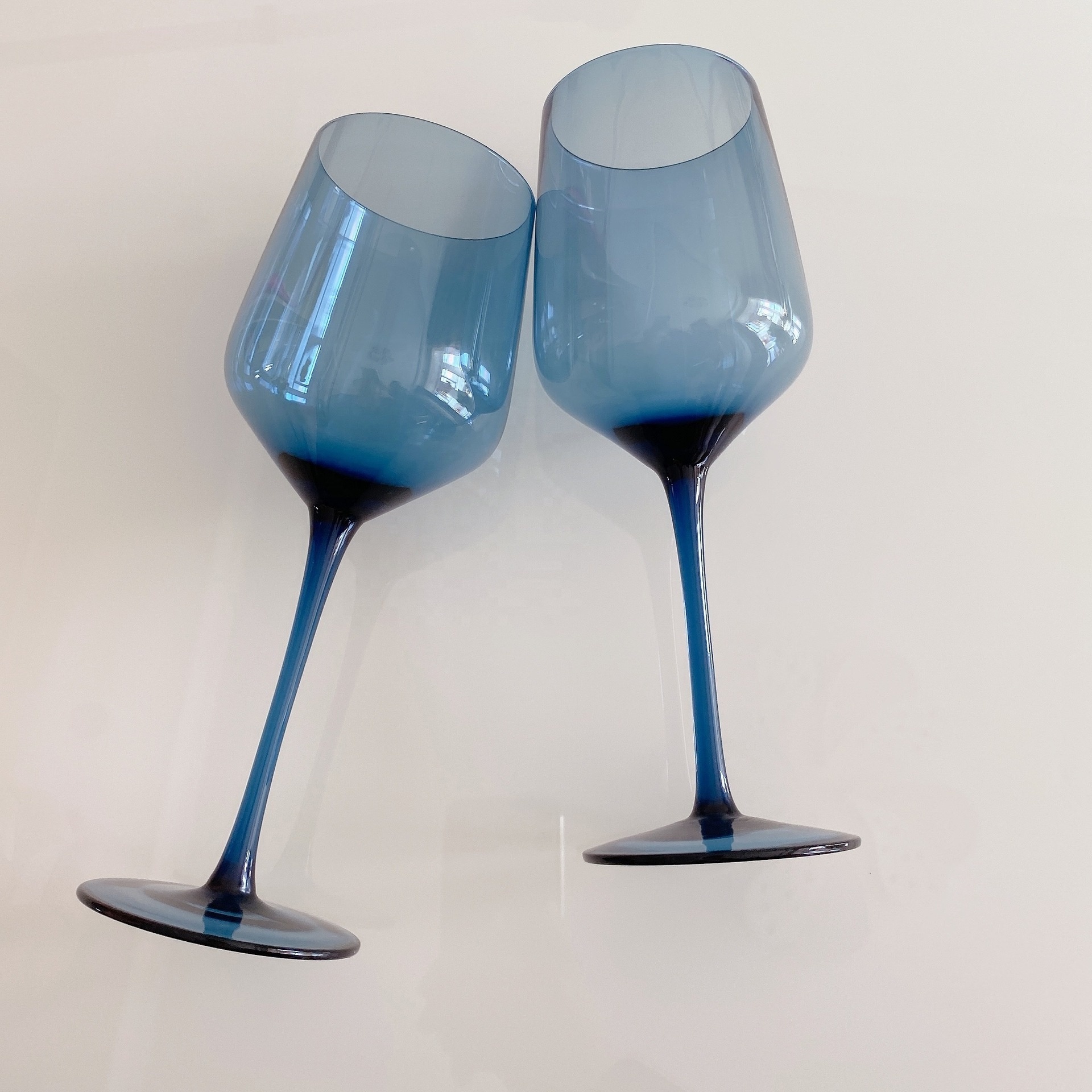 Wholesale Longstem Modern Glassware Blue Colored Crystal Goblet Water Wine Glasses Sets