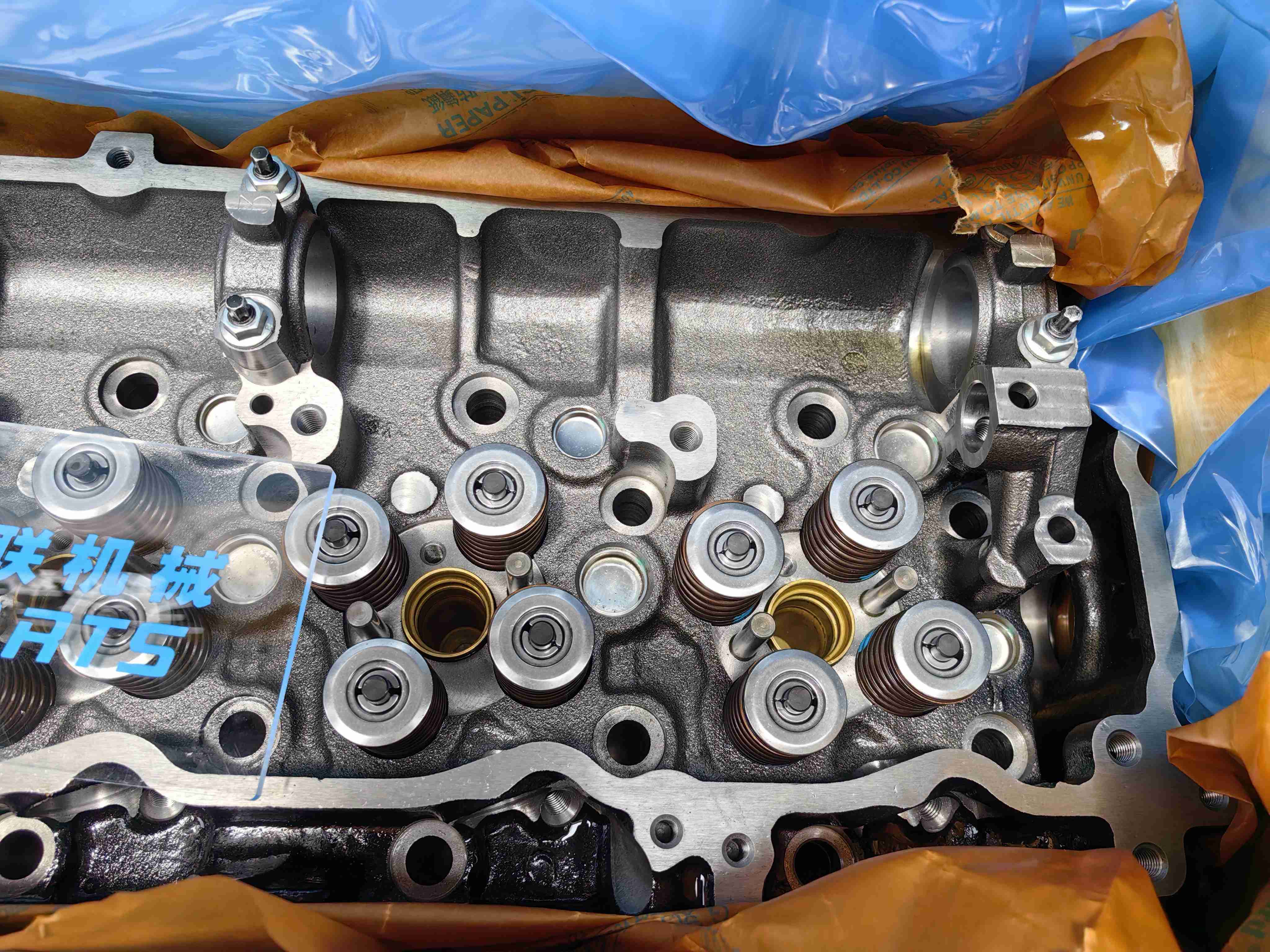 6HK1 Cylinder Head 8-98180562-0 High-Quality Engine Part for Isuzu Trucks and Vehicles excavator