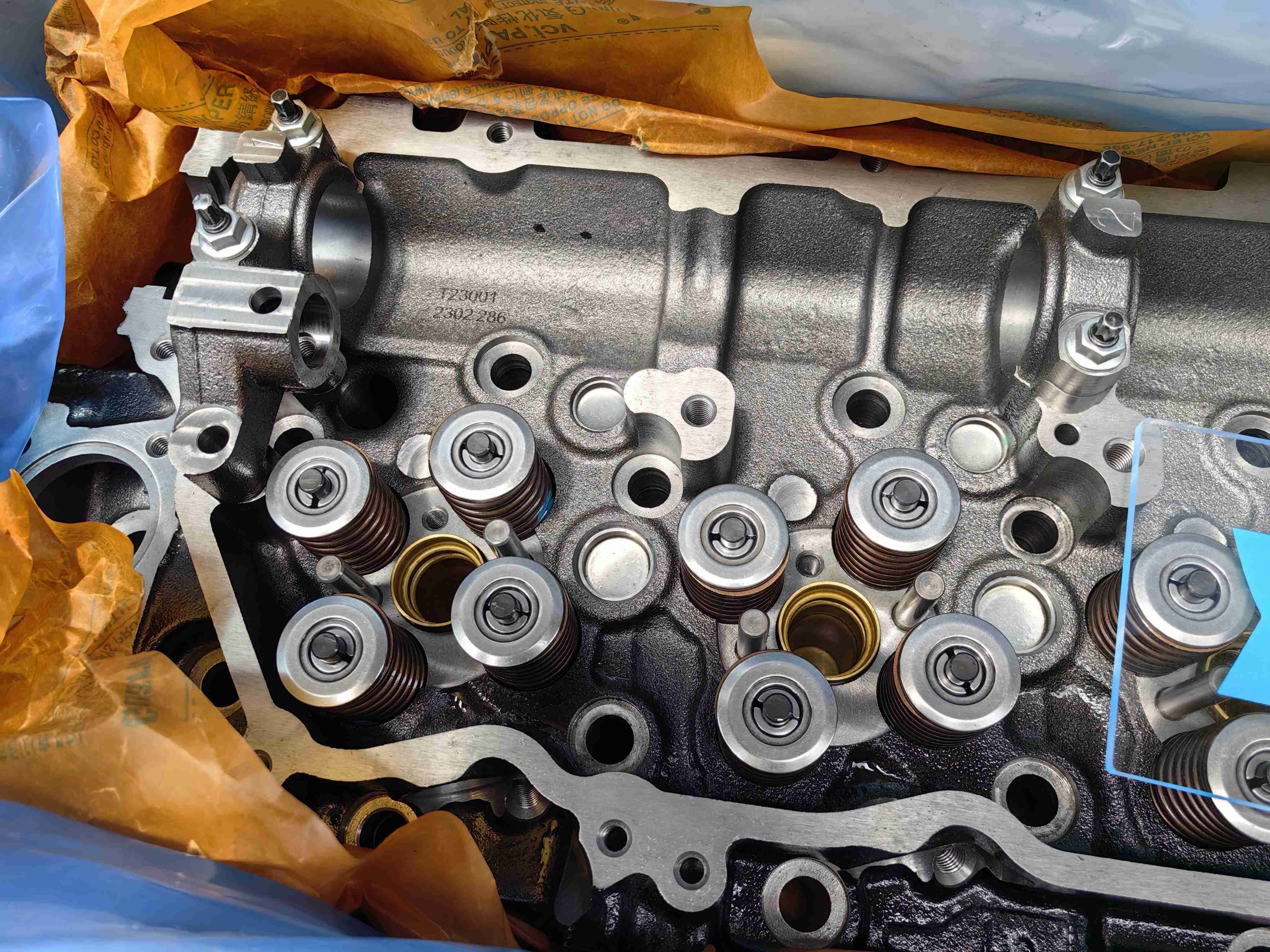 6HK1 Cylinder Head 8-98180562-0 High-Quality Engine Part for Isuzu Trucks and Vehicles excavator