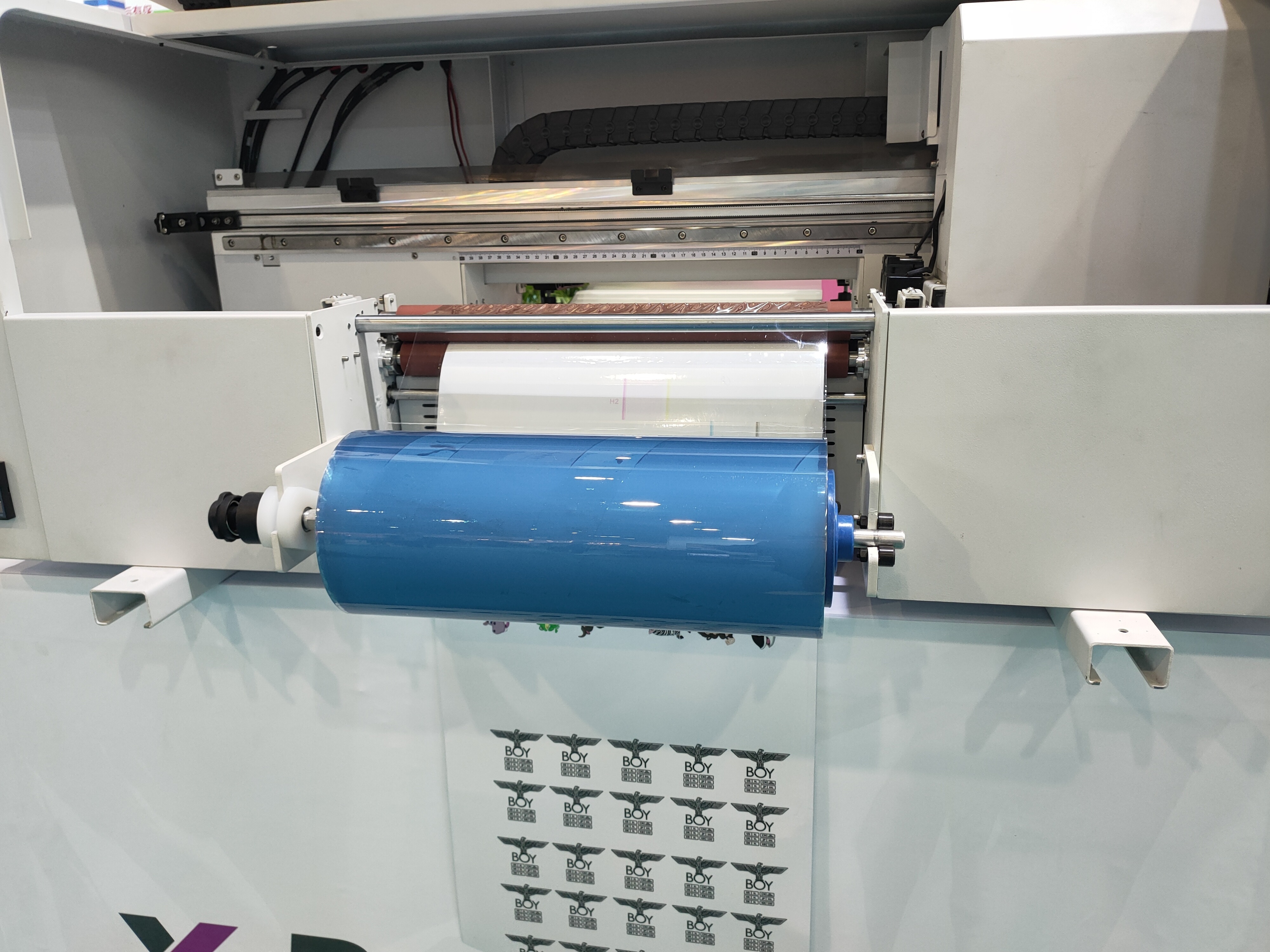 Reduced Noise Printing UV Desktop Color Label Sticker Printer Easy To Operate Pigment Printer