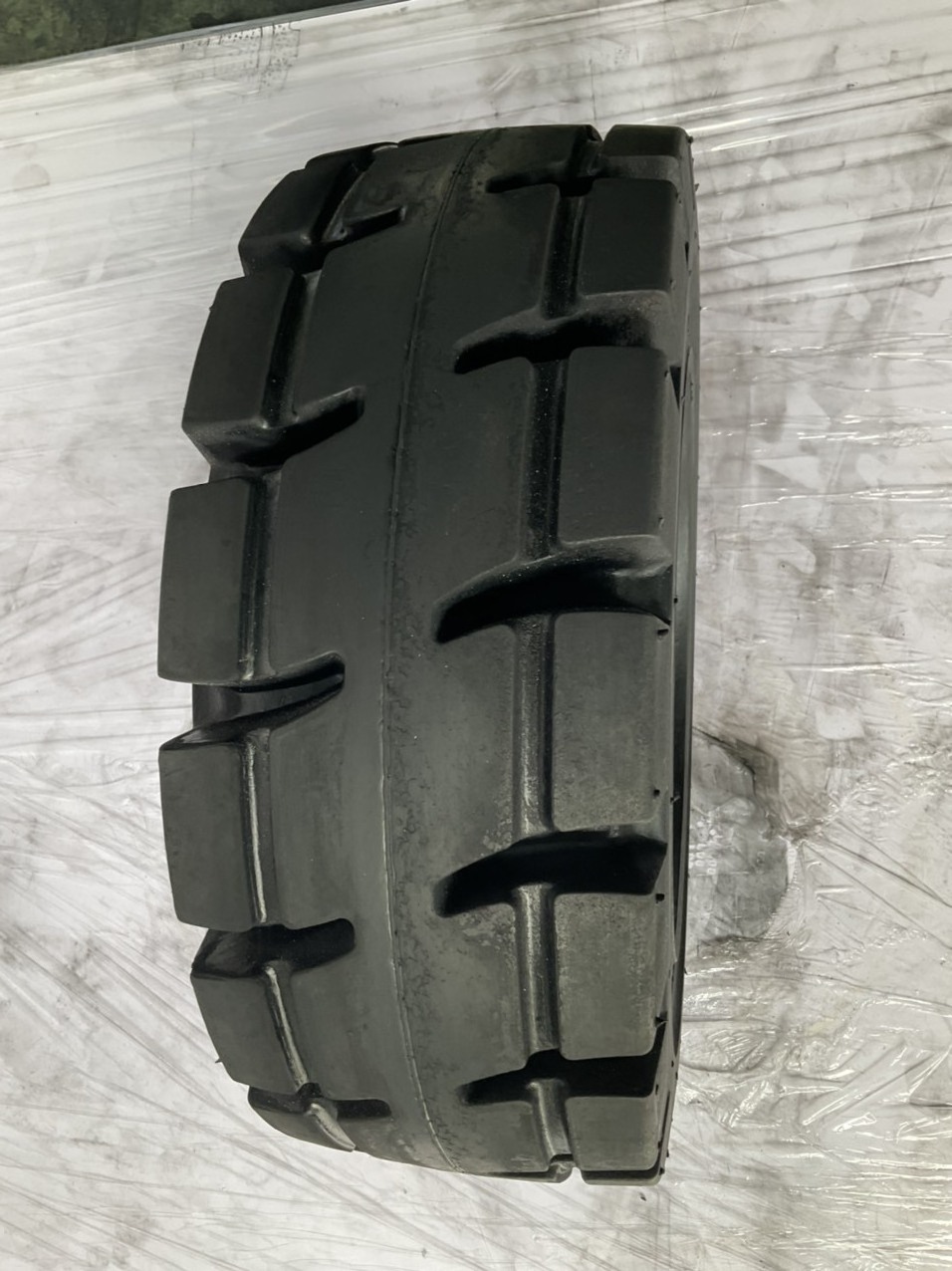 Aboluo solid tire for forklift 18x7-8 good quality tire brands 3 layers structure Korean technology manufacturer in Vietnam