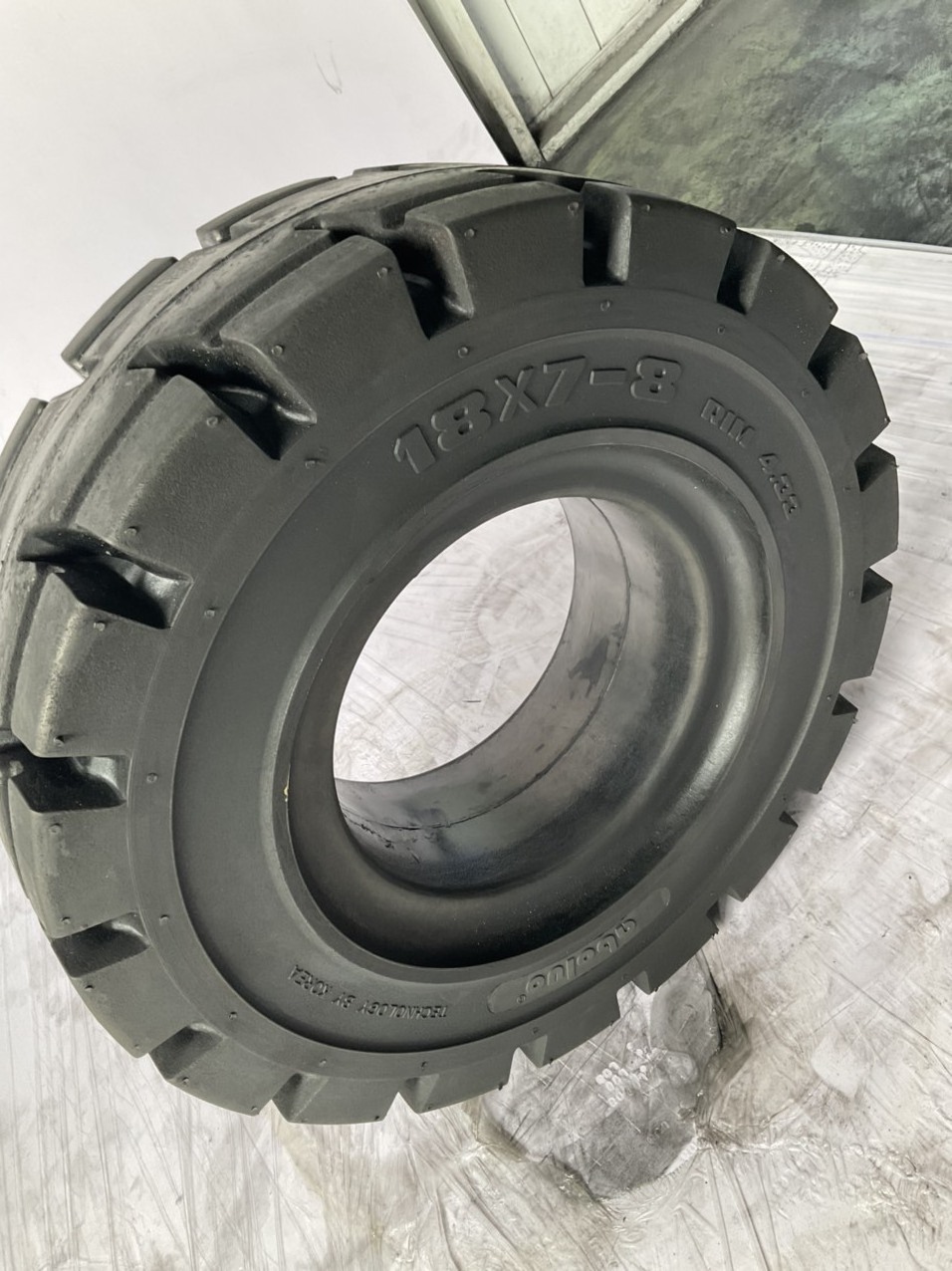 Aboluo solid tire for forklift 18x7-8 good quality tire brands 3 layers structure Korean technology manufacturer in Vietnam