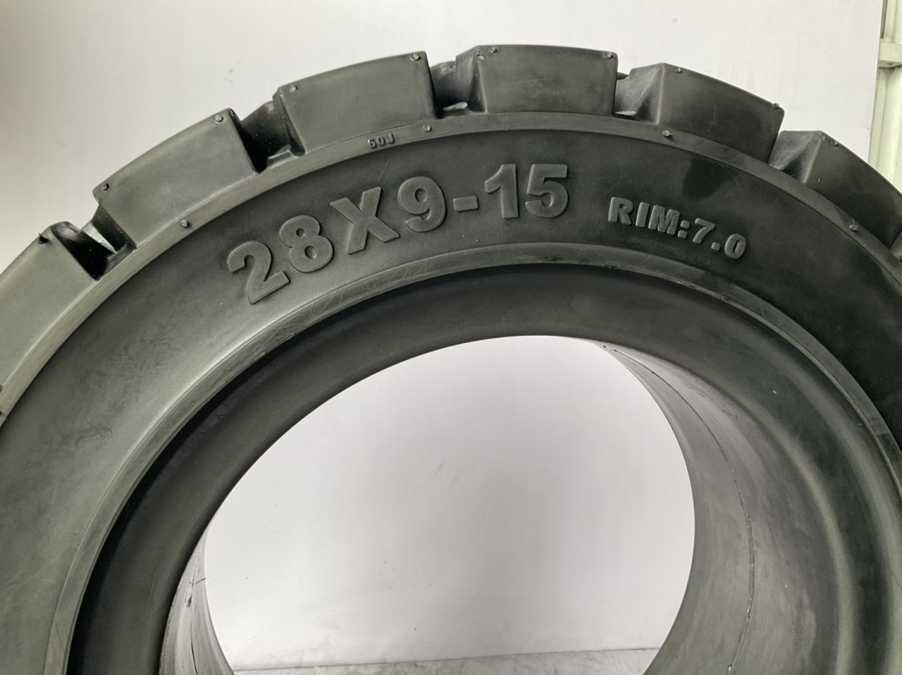 aboluo forklift tire 28x9x15 High Quality forklift part Supply Variety Low Wear Using For Forklift truck solid tire manufacturer