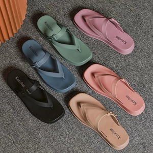 2023 new flip flop women's summer beach sandals women's medium heel flip flops chinelos wear thick soled flip flops outside