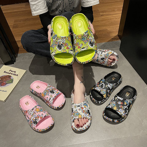 Factory Direct Sales Summer Fashion Cute Astro Pattern Outdoor Home Anti slip Feet Thick Bottom Couple Slippers