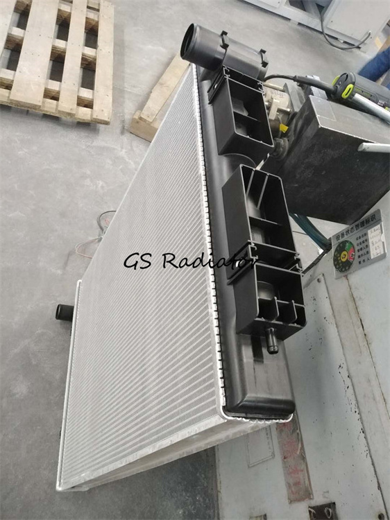 Factory made auto radiator A634500 0102KE aluminum radiator A634500 0102KE  auto radiator pa66 gf30 water tank for Benz bus