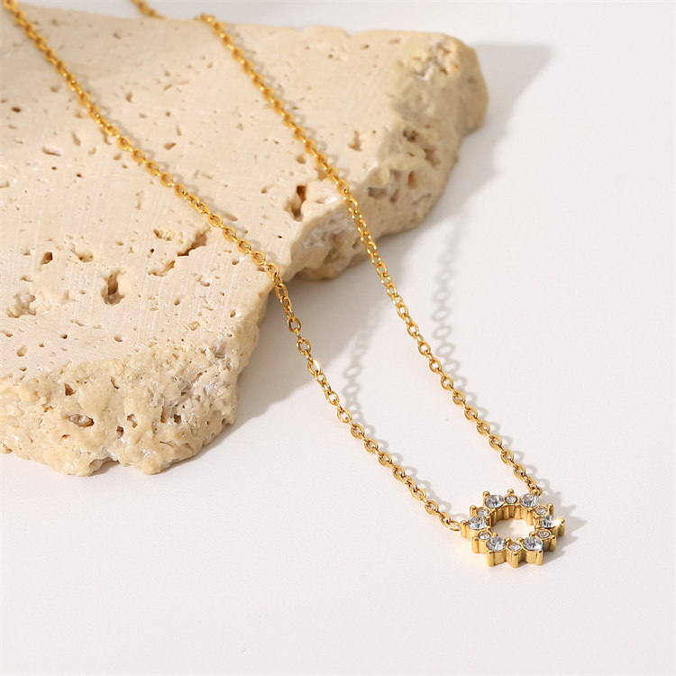 women fashion accessories stainless steel 18k gold plated hollow crystal round pendant necklaces