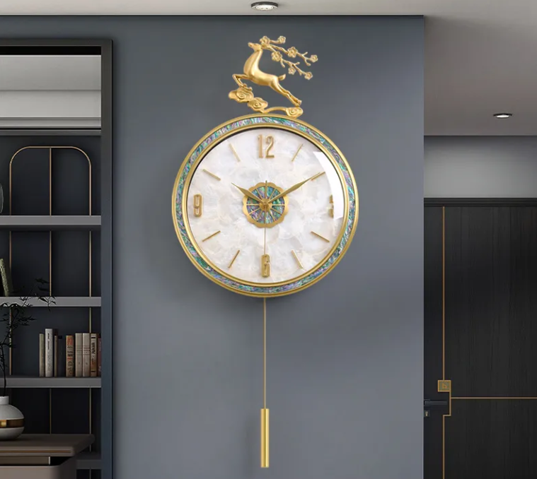 Light luxury shell wall clock hanging wall restaurant modern household simple quartz clock 2023 new living room clock