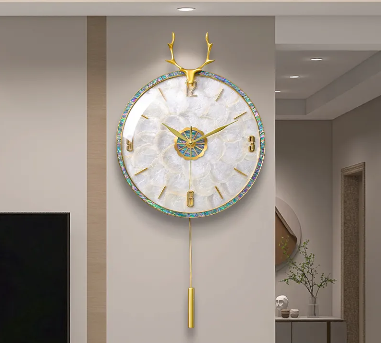 Light luxury shell wall clock hanging wall restaurant modern household simple quartz clock 2023 new living room clock