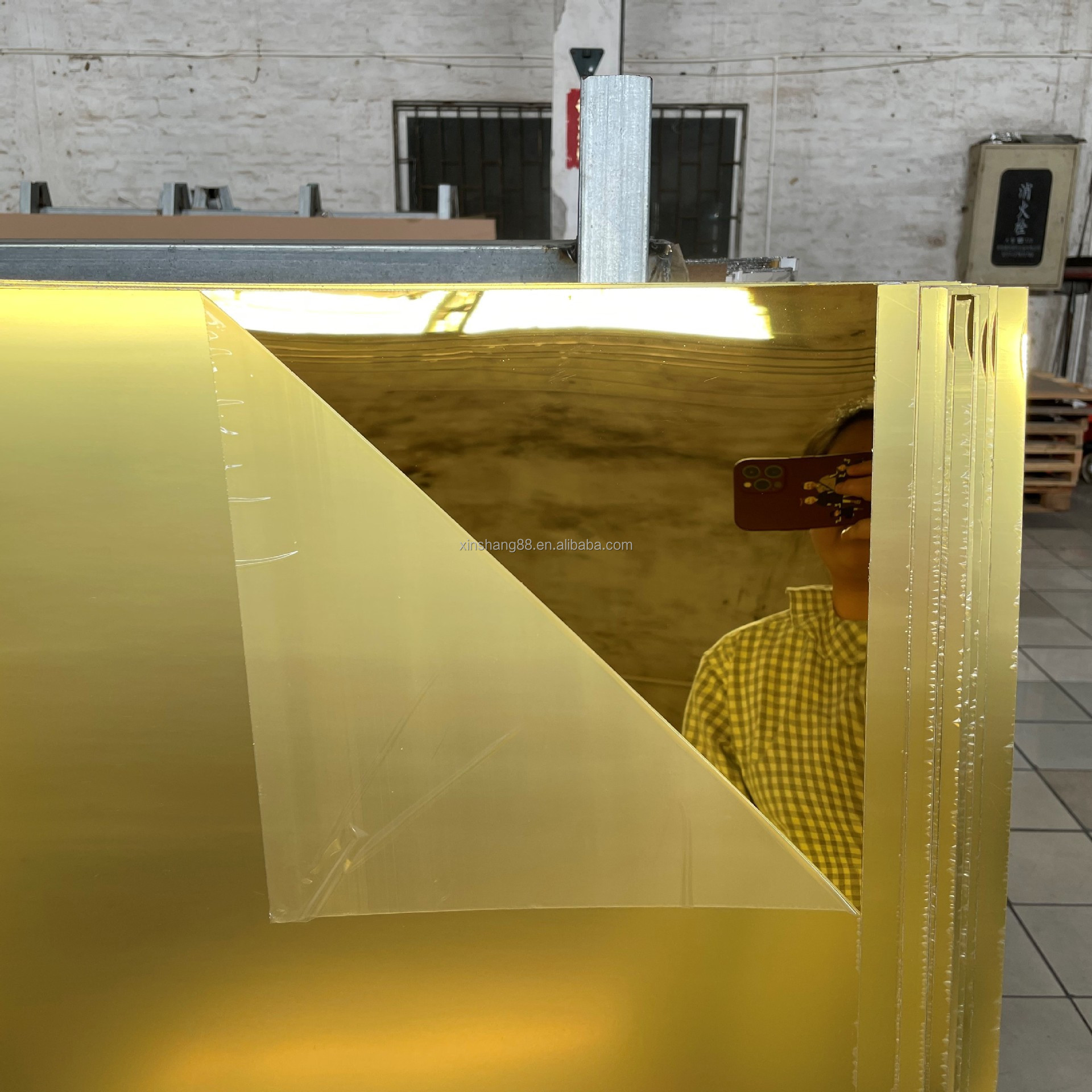 XINSHANG Factory Direct Supply  Pmma Mirrored 4*8ft 1mm 2mm 3mm Gold Mirror Acrylic Plastic Mirror Sheet