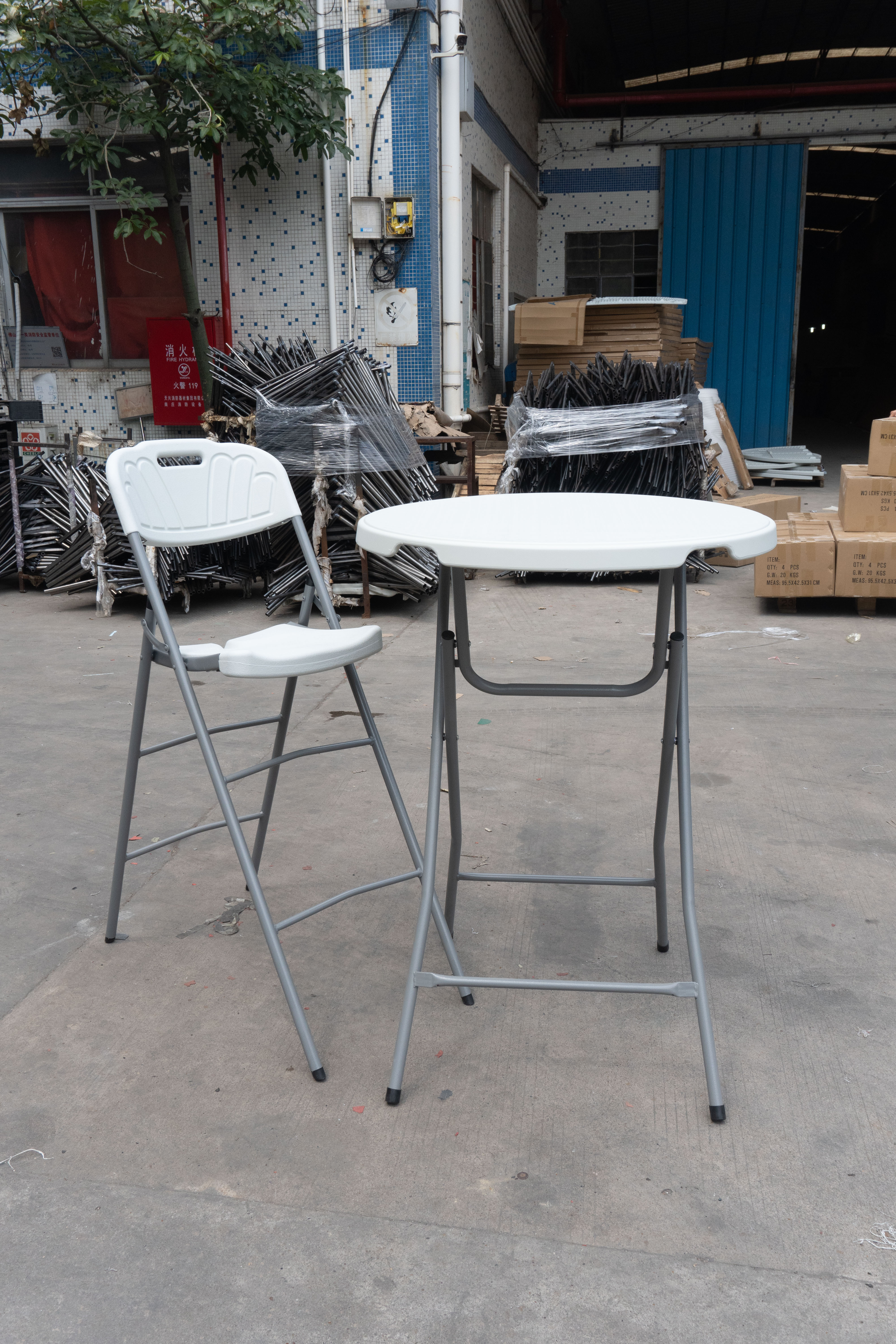 Hot Sale High-Height HDPE portable Plastic Folding Bar Tables for Outdoor Hotel Cocktail Bistro Furniture