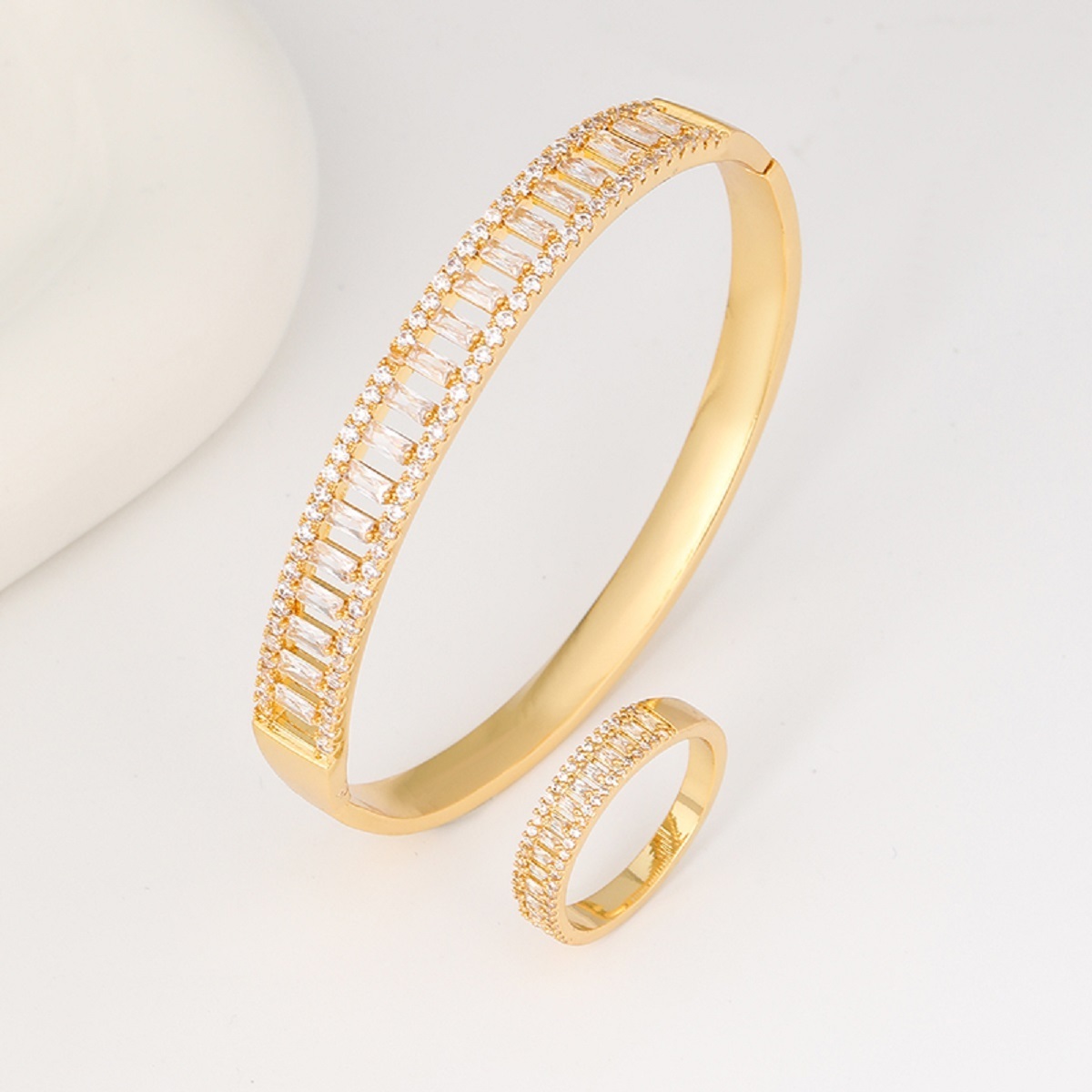 Women Girl Stainless Steel Plated 18k Gold Cubic Zirconia Paved Bangle Bracelet Jewelry