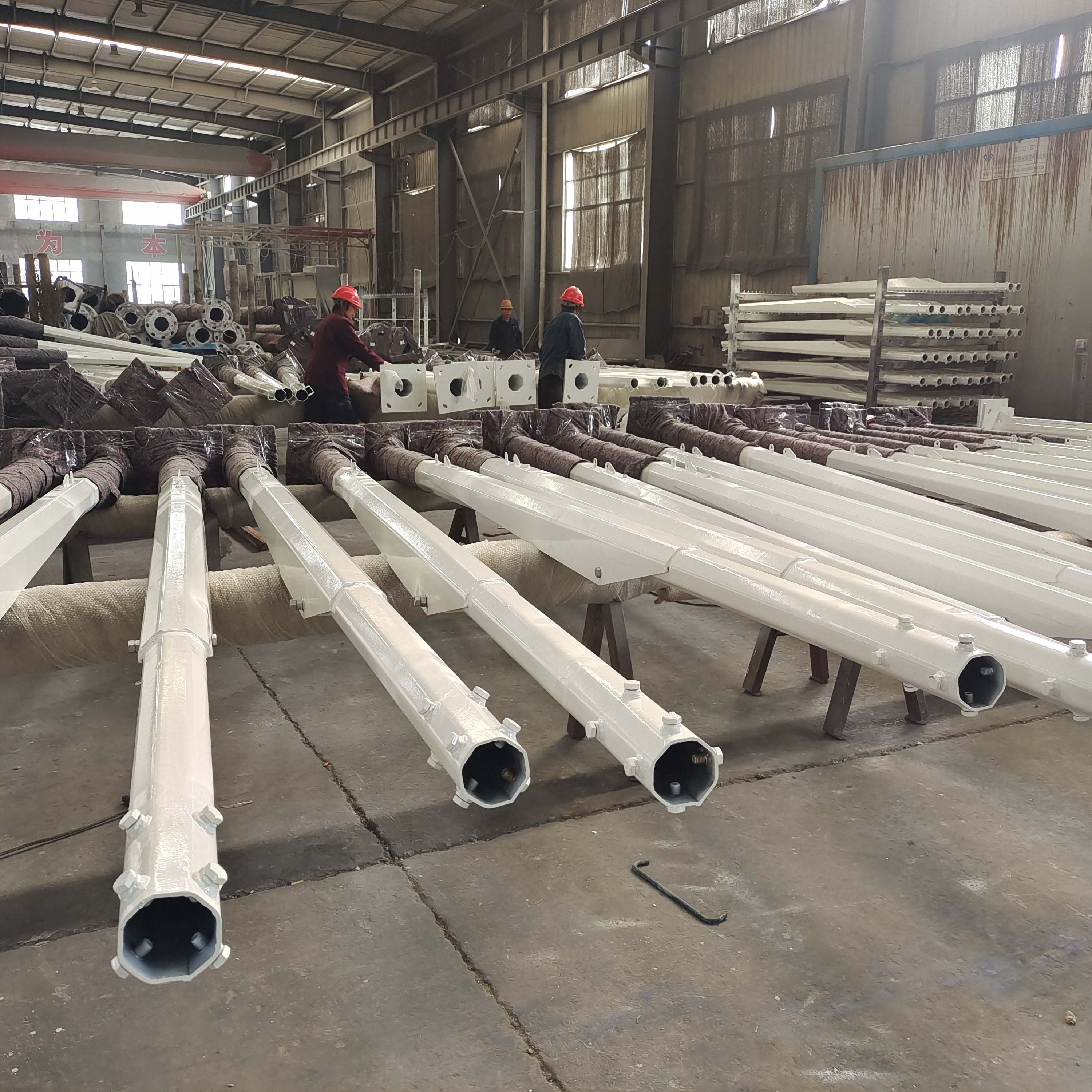 XINTONG Galvanized and powder coated outdoor 5m mid hinged street lighting steel pole