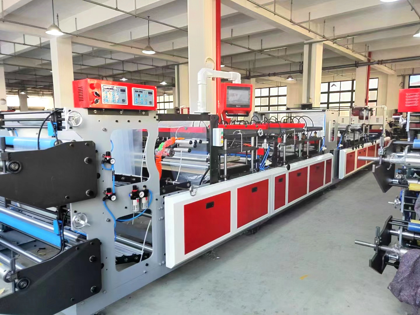 Automatic air column bag air cushion film protecting package air column packaging bag roll making machine