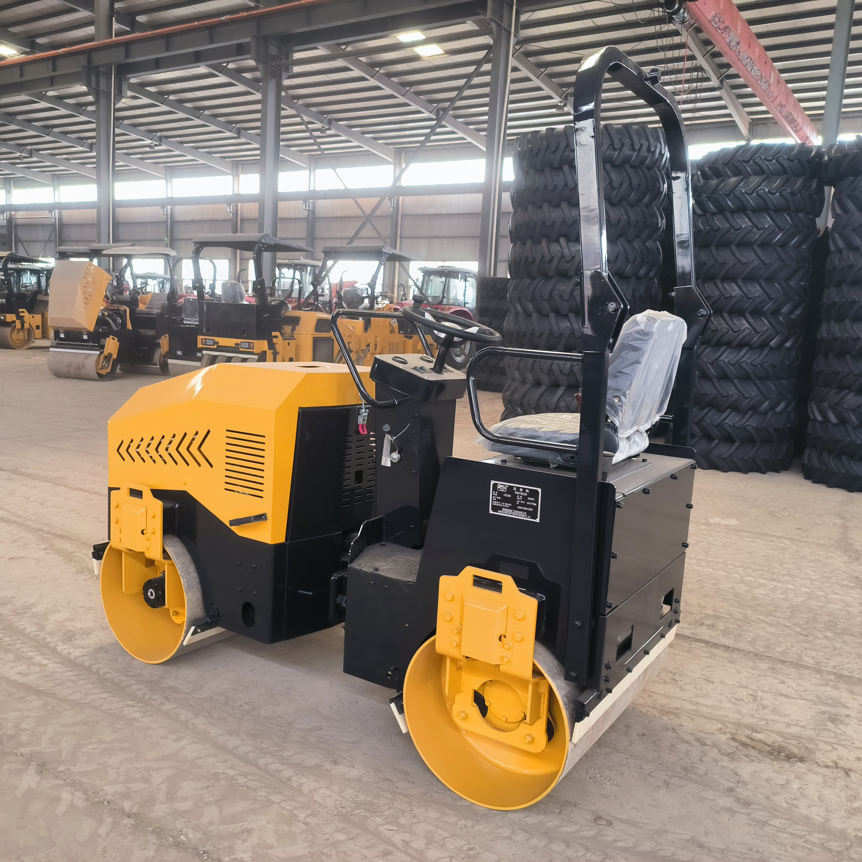 Double Drum Soil Asphalt  Road Roller Compactor Rubber Tire Vibratory Ride On Road Roller