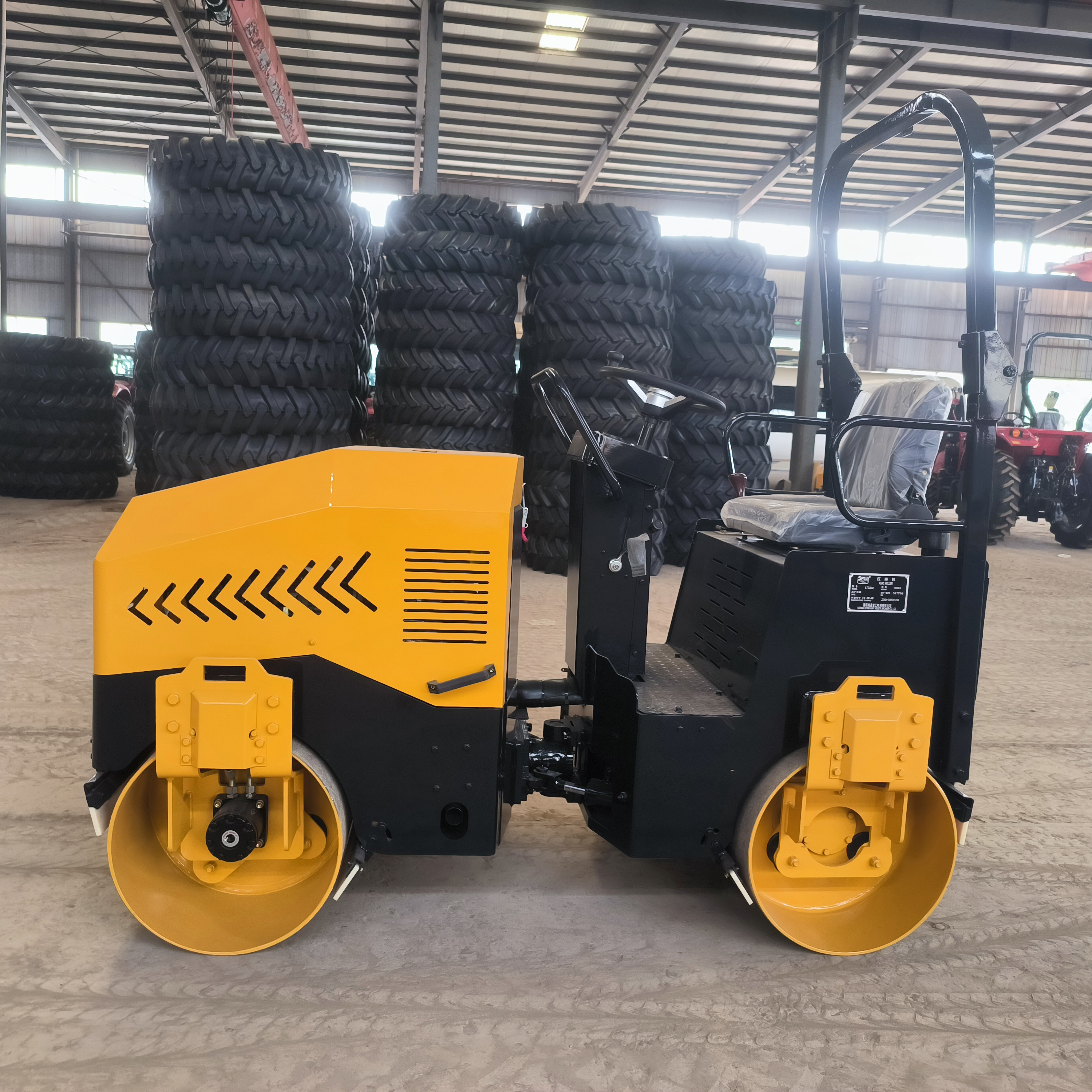 Double Drum Soil Asphalt  Road Roller Compactor Rubber Tire Vibratory Ride On Road Roller