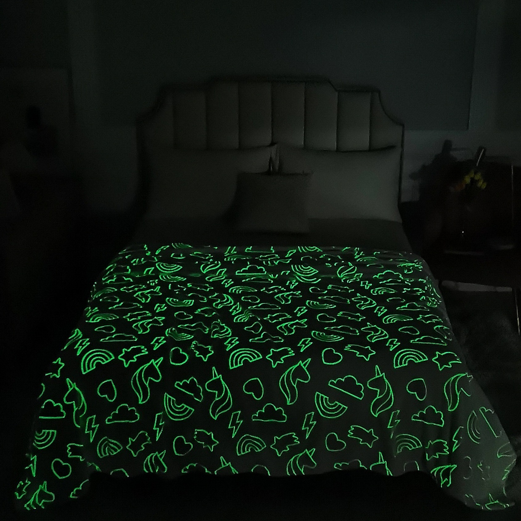 Novelty Luminous Magic Blanket Design Customizable Holiday Decoration Baby Gift Blanket Glow In The Dark