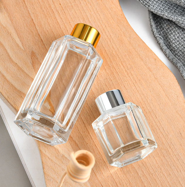 Customized 50ml 95ml mini Hexagonal fragrance Perfume diffuser glass bottle 120ml 130ml essential oil glass bottle with lid