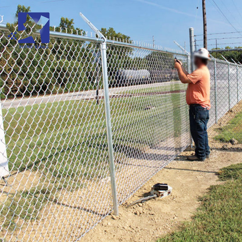 Easily Assembled  Waterproof  Customized  Hot Dip Galvanized Chain Link Fencing With Barbed Wire