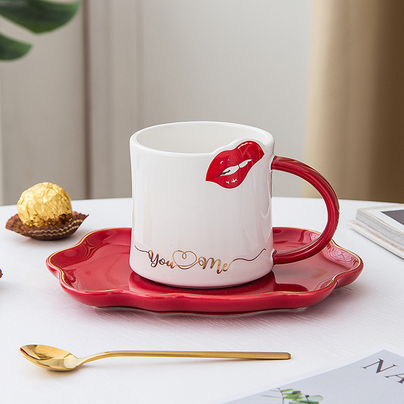 Sexy Red Lip Water Cup Chinese Red Gold Rim Ceramic Romantic Cream Tea Cup Saucer New Bone Espresso Cup And Saucer