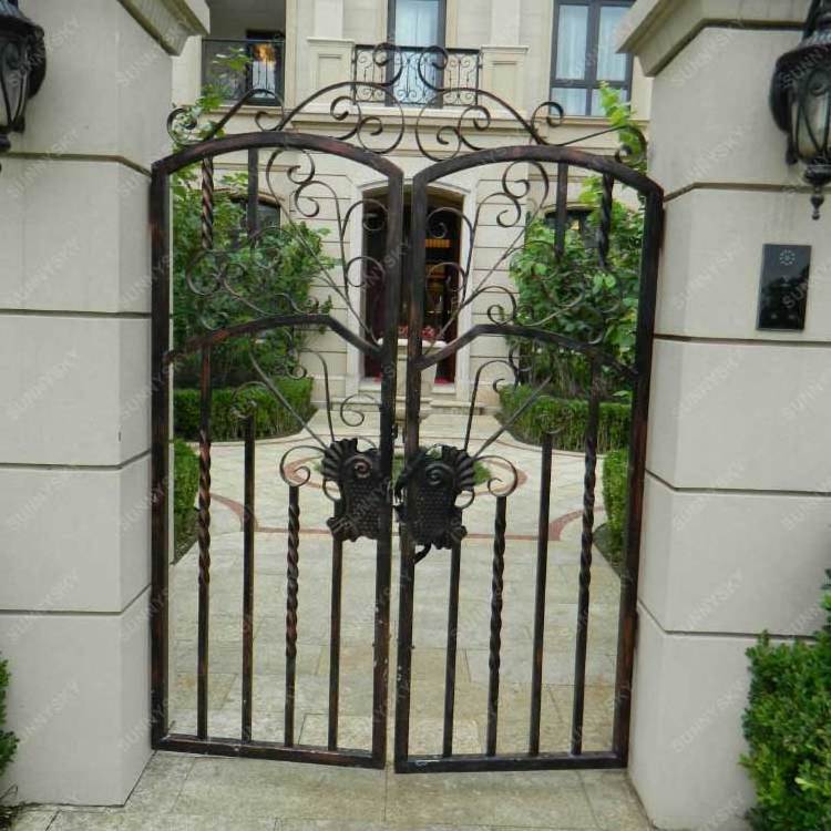 XIYATECH Simple Pipe Interior Temple Modern Metal Steel Double Swing Wrought Iron Fence Small Latest Main Gate Designs